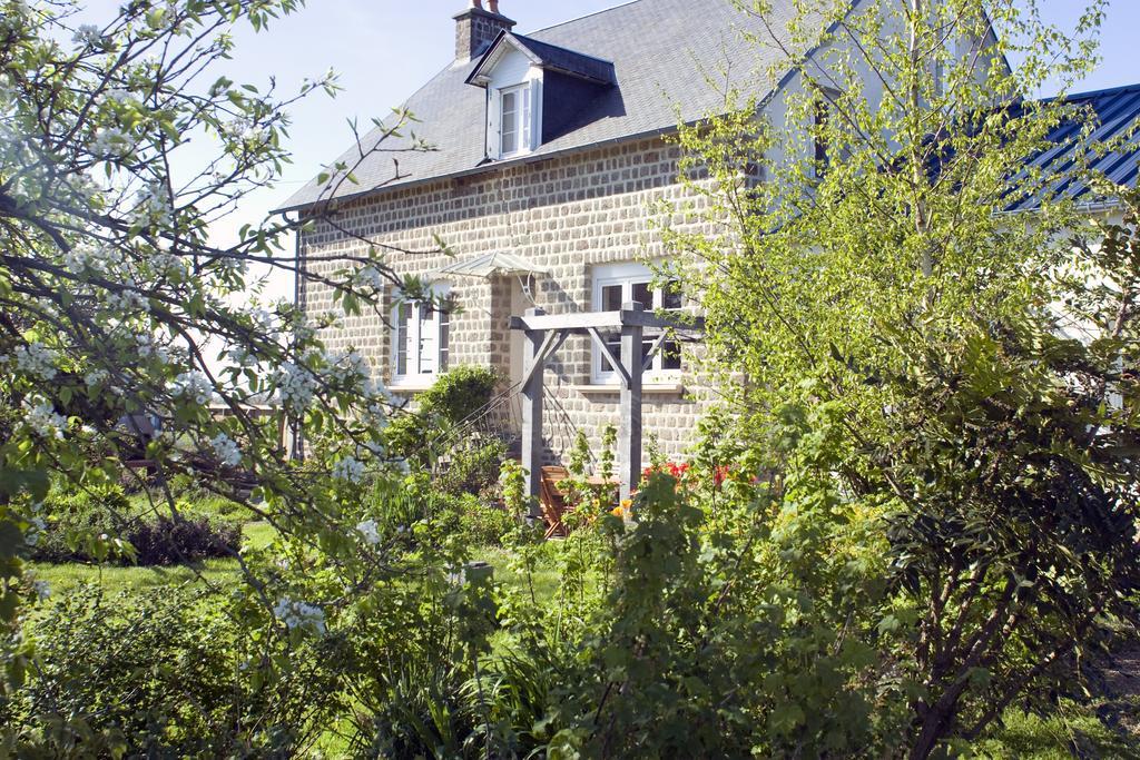 La Nesliere Chambres D'Hotes Bio Saint-Symphorien-des-Monts Exterior foto